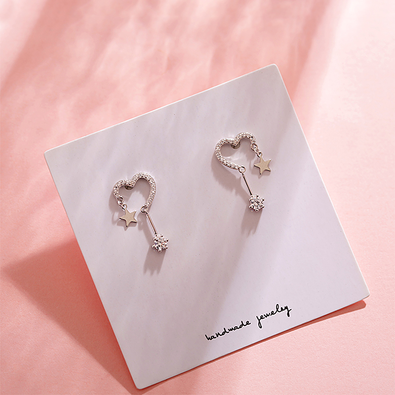 WF 银闪钻爱心耳饰