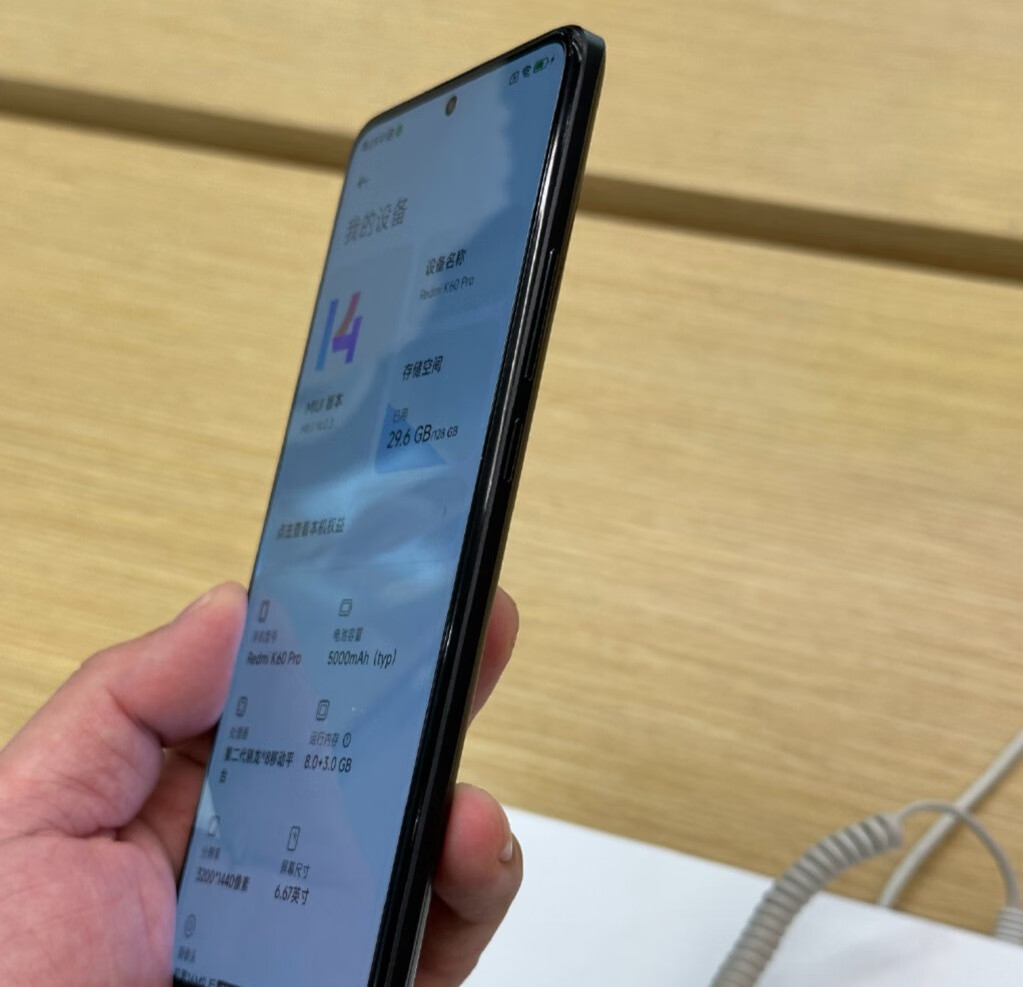 Redmi K60搭载骁龙 8+，不是电竞手机，浑身透着电竞味道