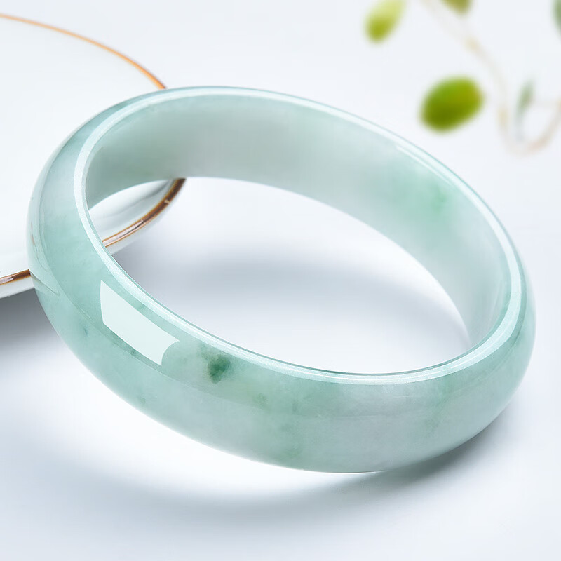 执玉珠宝 冰透淡绿飘花玉镯子