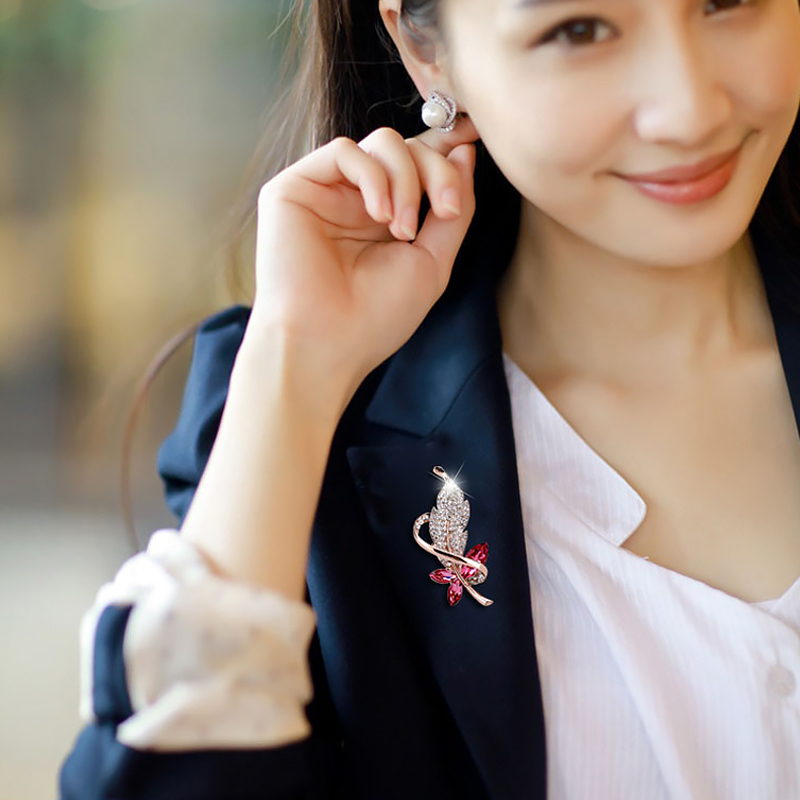 冠带红树叶花朵胸针