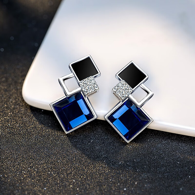 Qlady 百搭水晶时尚耳饰