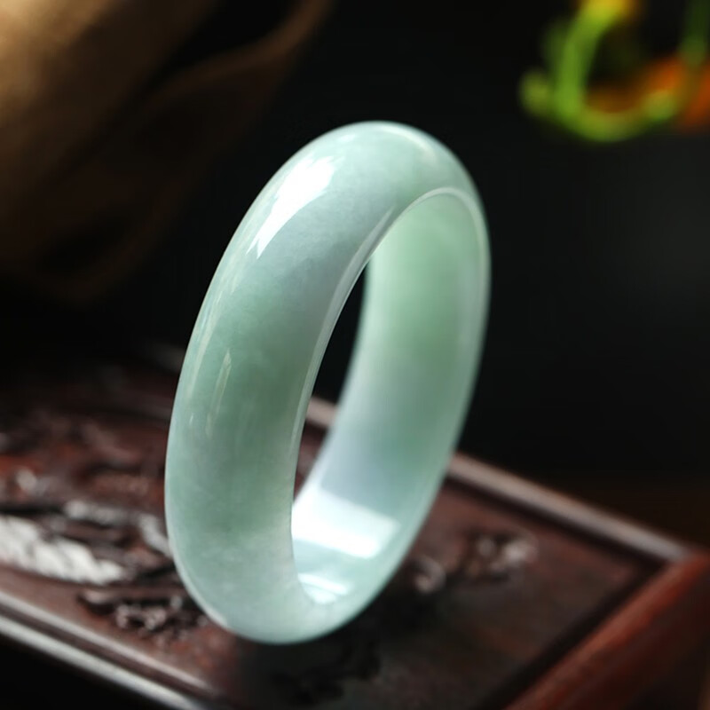 张益轩珠宝 手工雕刻翡翠手镯