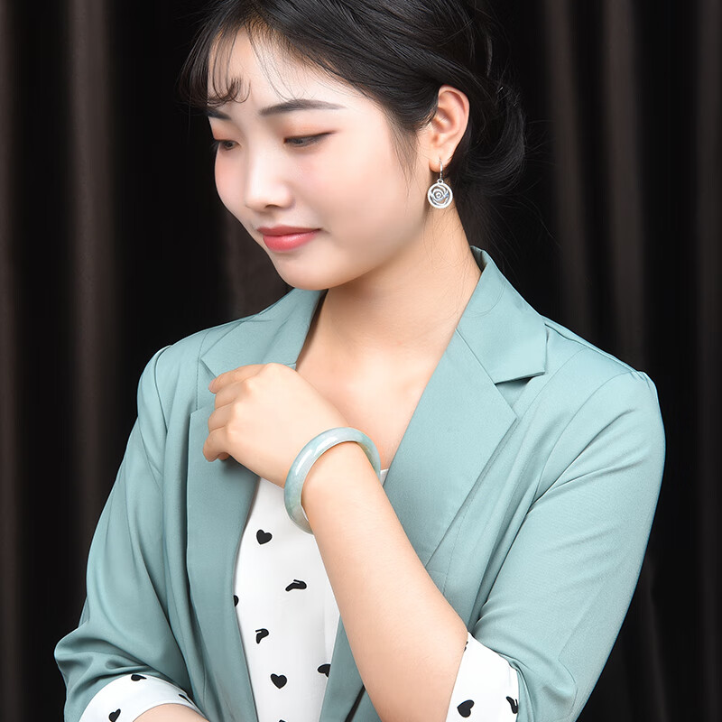 执玉珠宝 美观舒适翡翠手镯