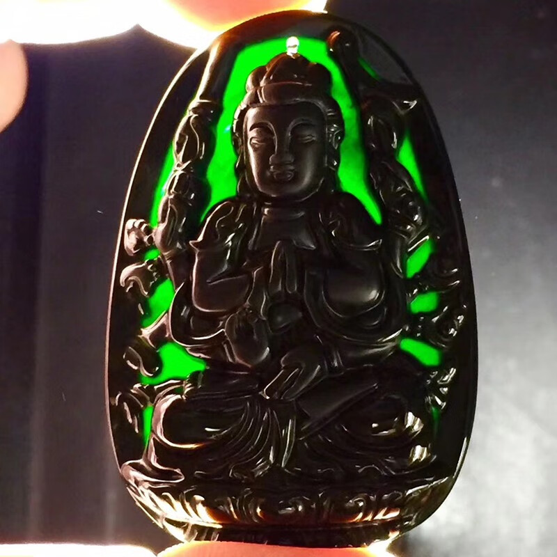 绿翠天成 千手观音翡翠吊坠