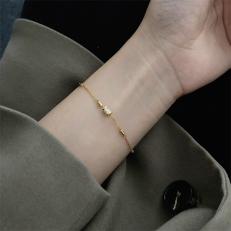 束芬 小蛮腰银手链