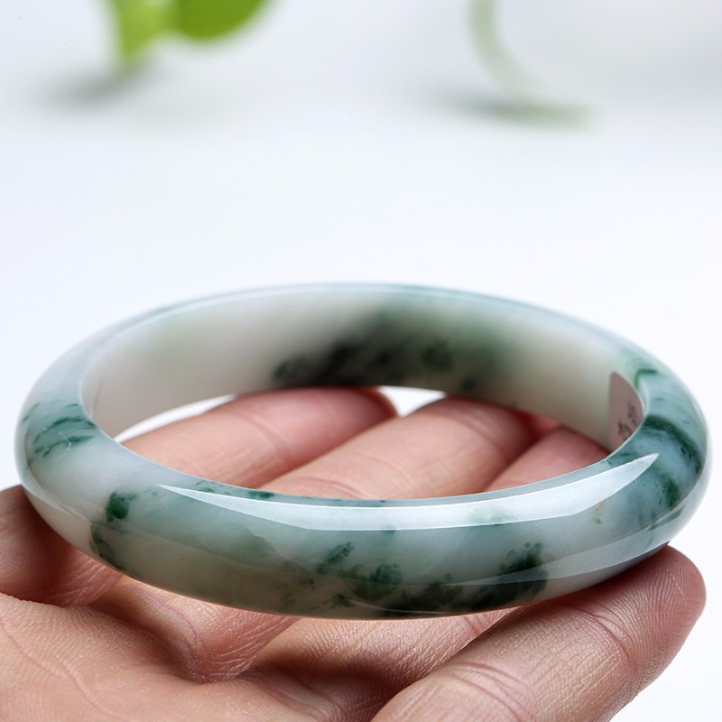 珍唯伊 玉洁冰清翡翠手镯