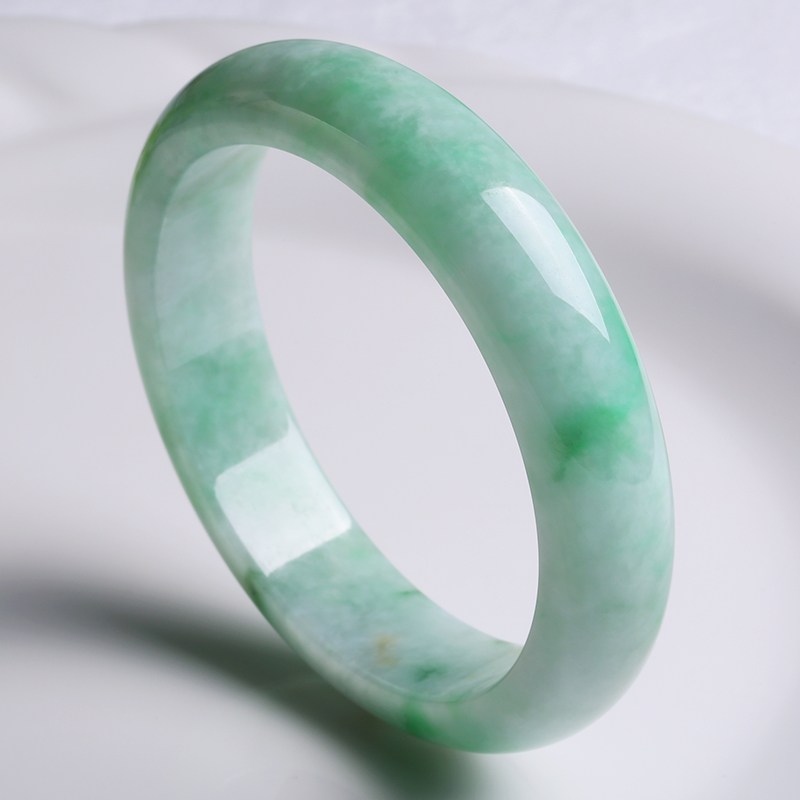 印象眸 舒适细腻翡翠手镯