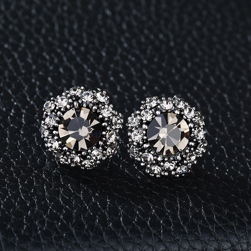 伊黛儿 复古立体水晶时尚耳饰