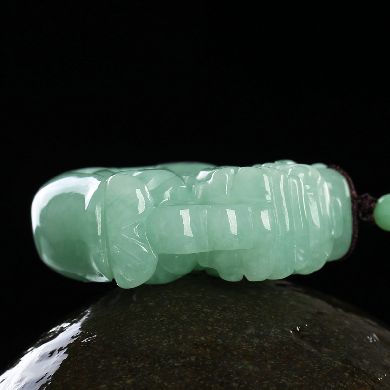 碧玉尊 冰糯种翡翠吊坠