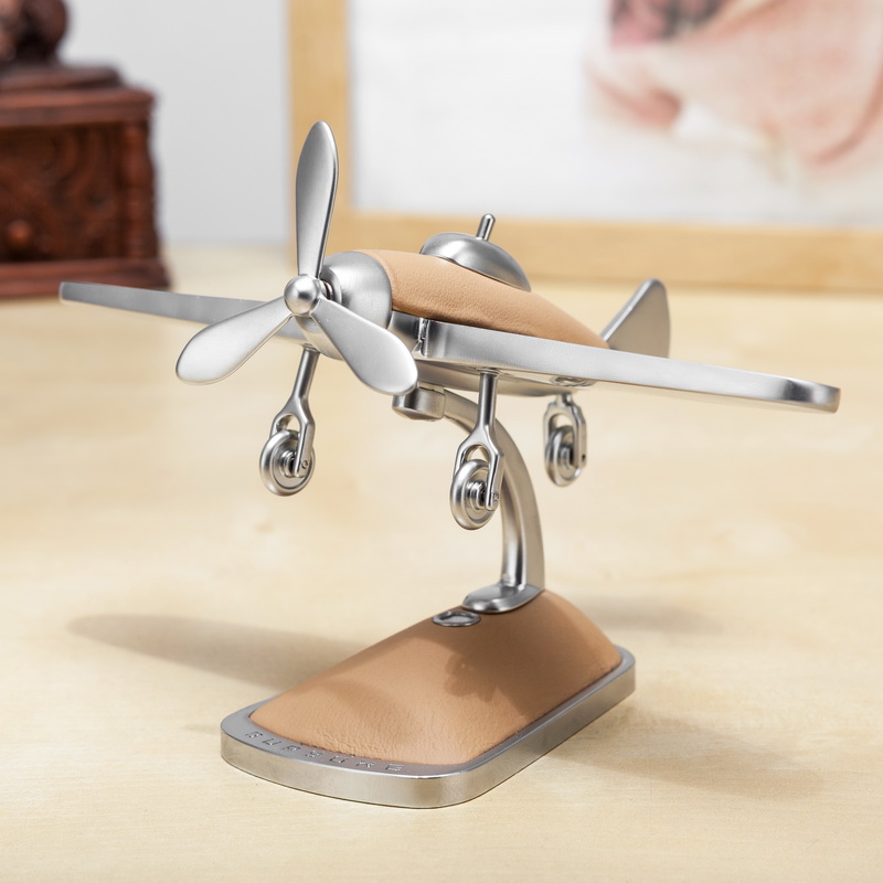 博臣 太阳能飞机汽车摆件