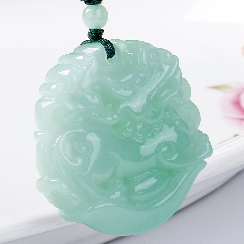 碧玉尊 均一色泽翡翠吊坠