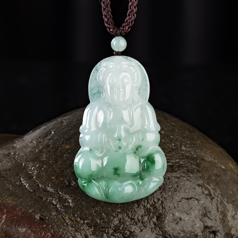 碧玉尊 舒适质感翡翠吊坠