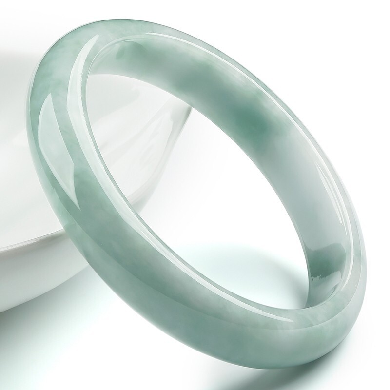 金一花纹浅色翡翠手镯