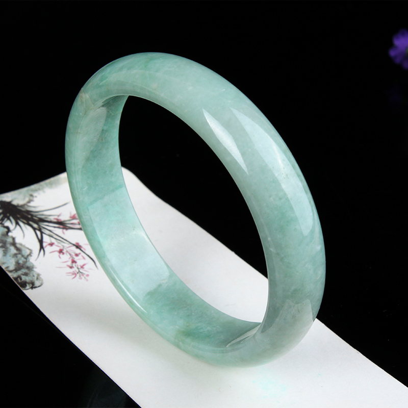 艾选潮品 温婉雅致 翡翠手镯