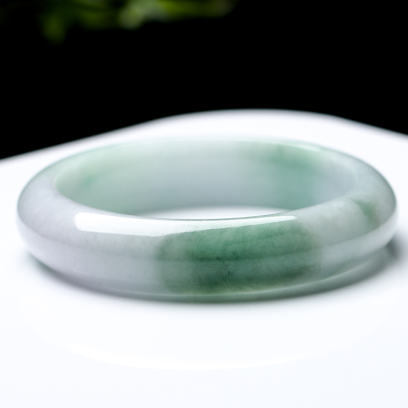 玉荔缘 天然翡翠飘绿女款玉镯