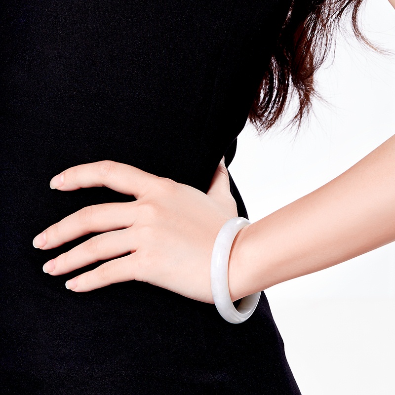 周大福 温润 翡翠手镯