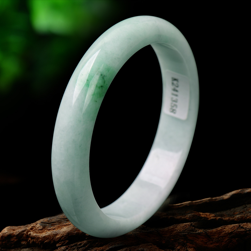 可玉可求 优雅细圆条翡翠手镯