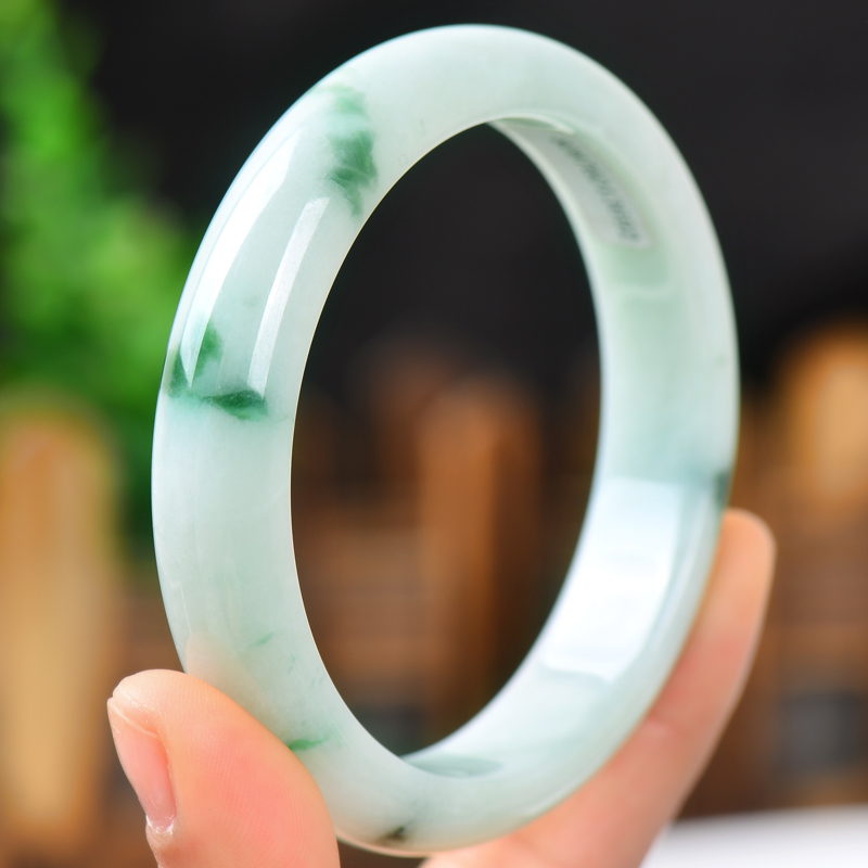 可玉可求 豆绿色翡翠手镯