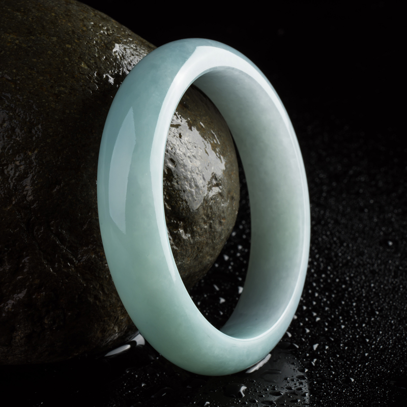 碧玉尊 优雅翡翠手镯