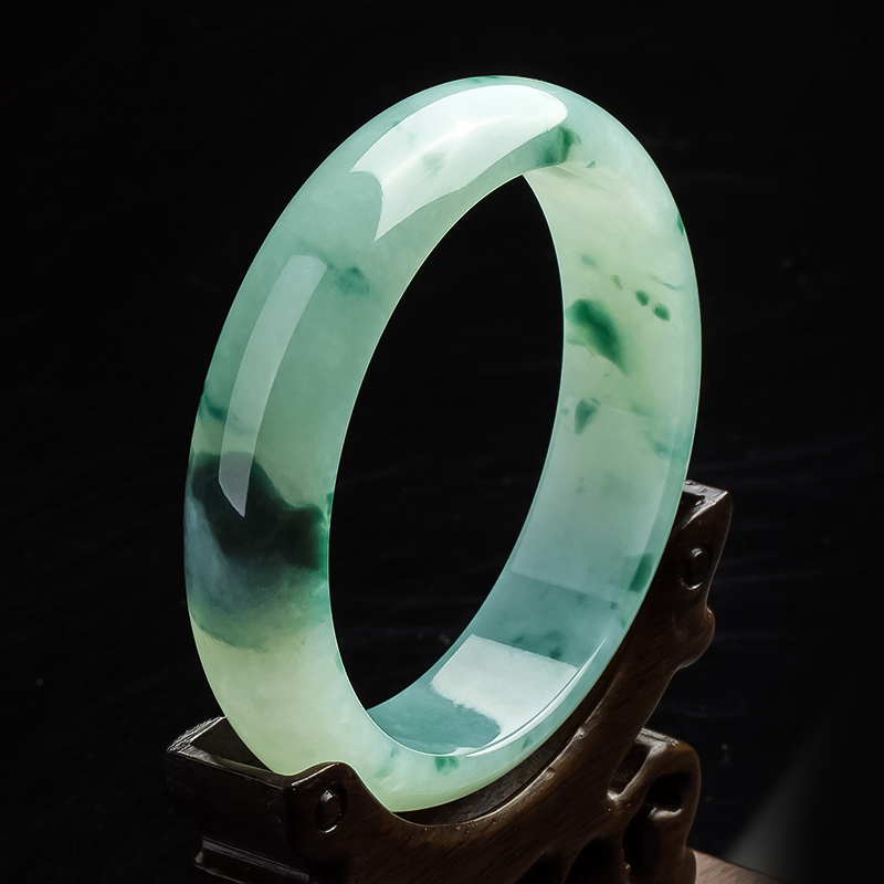 碧玉尊 飘绿冰种 翡翠手镯