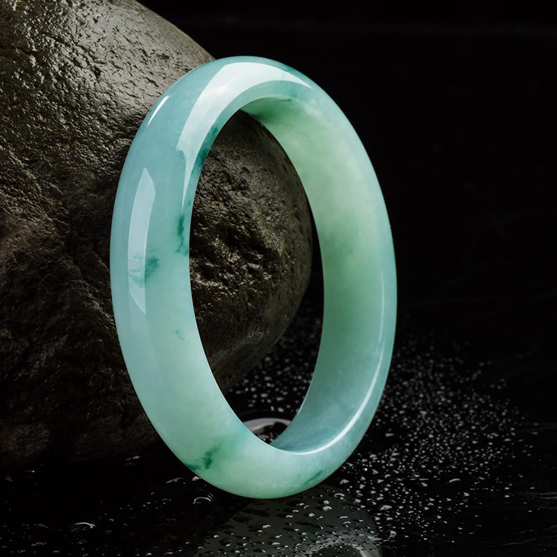 碧玉尊 色泽均一 翡翠手镯