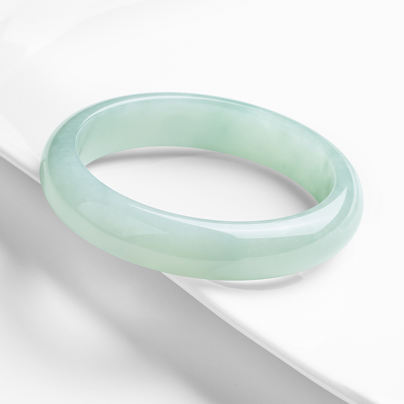 碧玉尊 纯正A货翡翠手镯