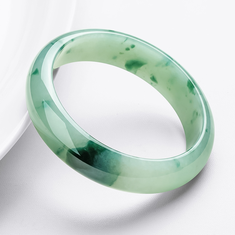 碧玉尊 飘绿冰种 翡翠手镯