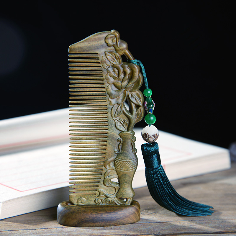 周广胜 天然绿檀木梳子