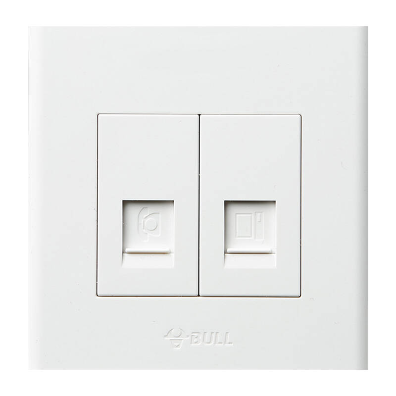 公牛磨砂款电脑插座