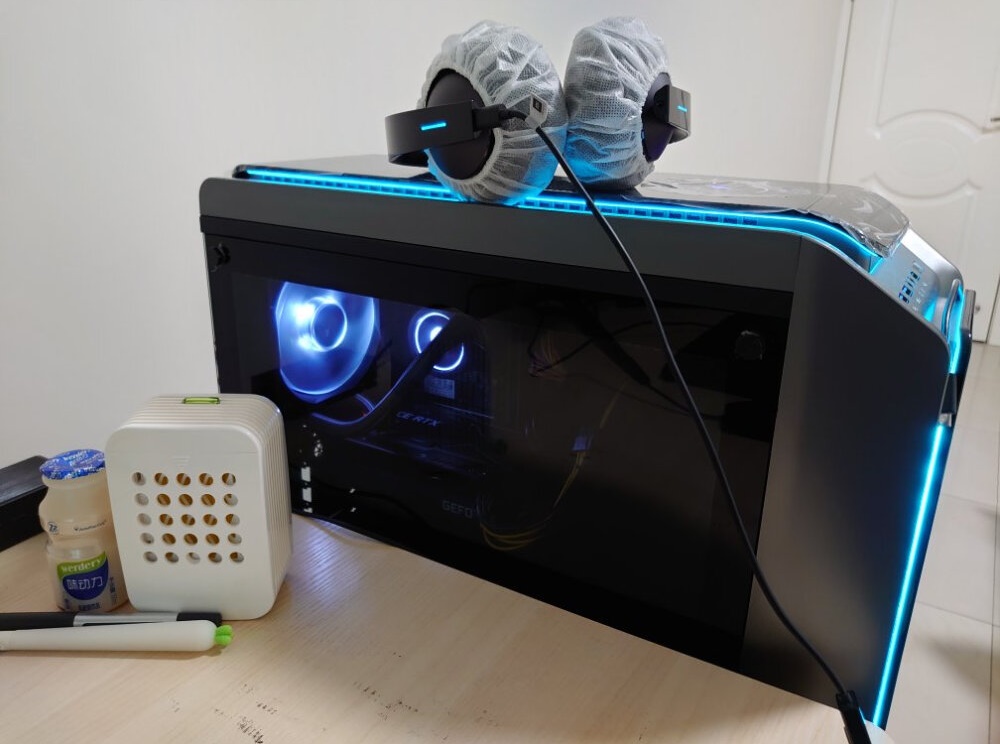 雷神黑武士4代×变形金刚电脑主机测评：散热强劲的水冷新秀的第1张示图