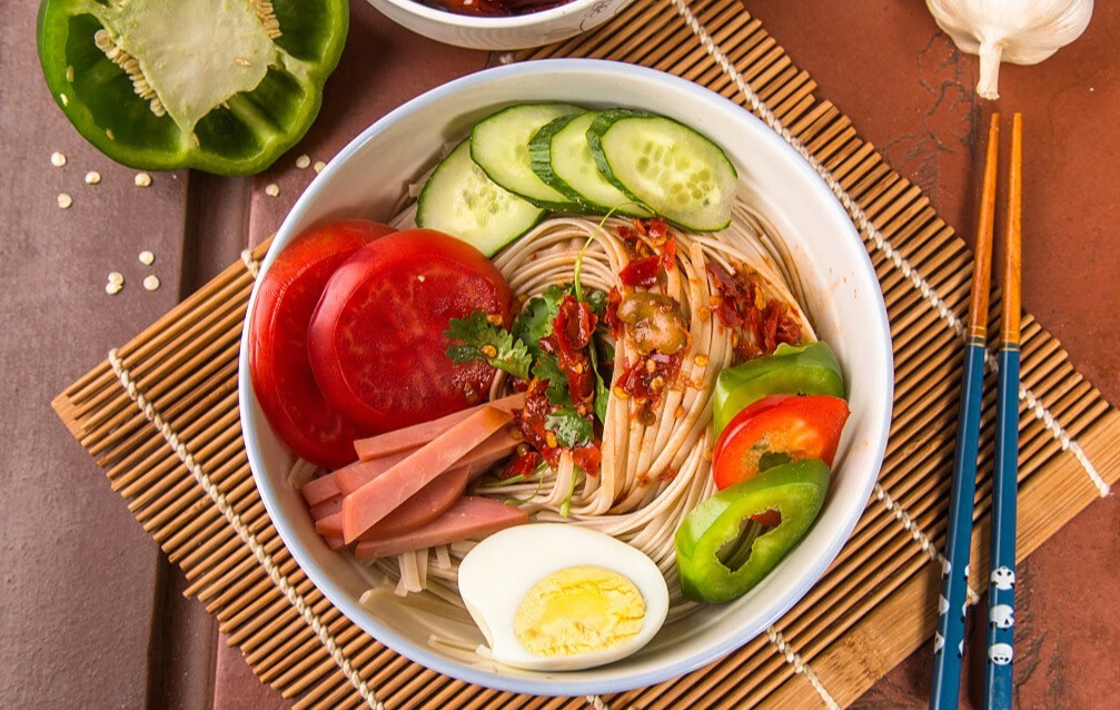 给饥饿的自己来一碗面吧，就选鲁花鸡蛋挂面-JinMo之家