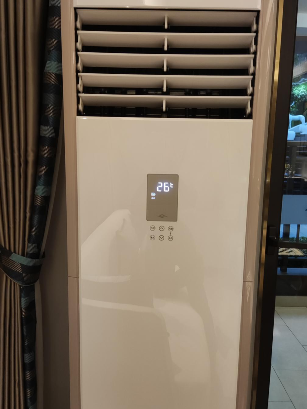 美的新款柜机性能升级,独立除湿地毯式送热的第4张示图 美的新款柜机性能升级,独立除湿地毯式送热的第4张示图