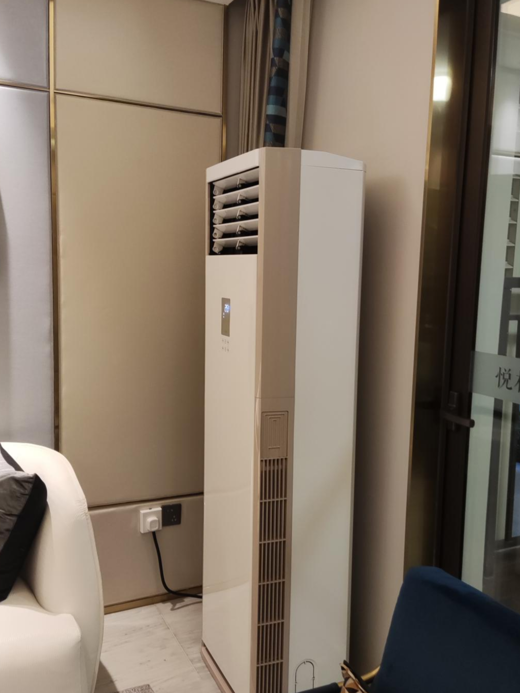 美的新款柜机性能升级,独立除湿地毯式送热的第3张示图 美的新款柜机性能升级,独立除湿地毯式送热的第3张示图