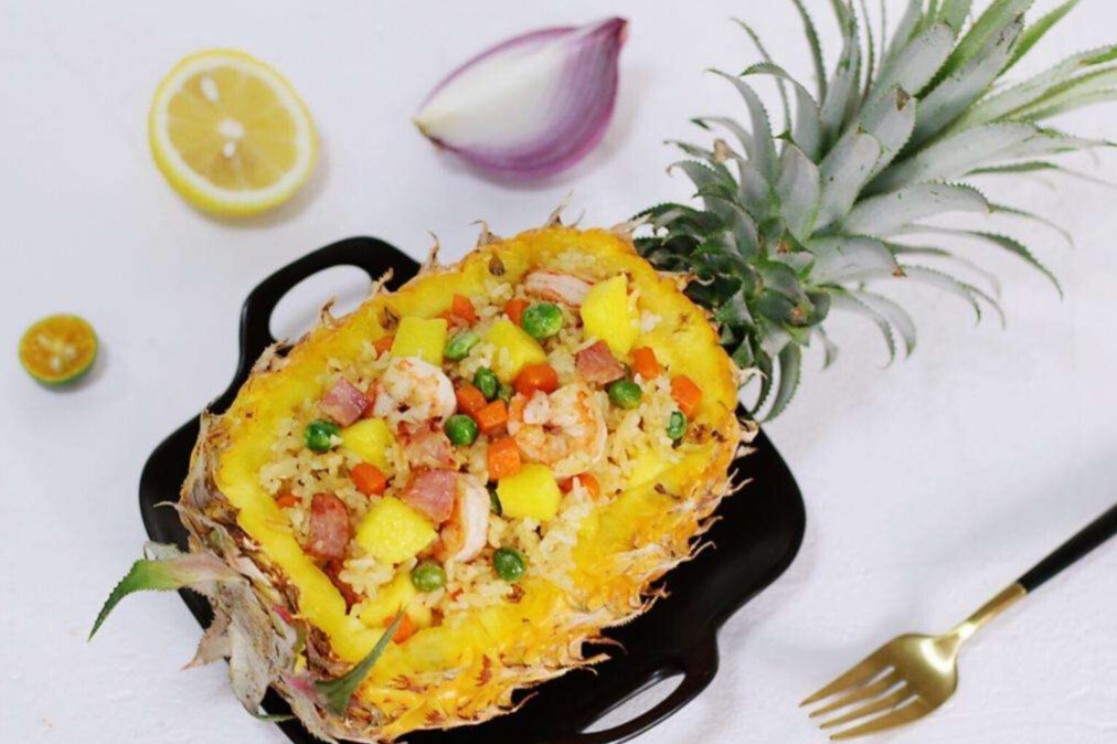 这才是菠萝炒饭的正确做法,鲜香味美,大人小孩都爱吃!的第7张示图 这才是菠萝炒饭的正确做法,鲜香味美,大人小孩都爱吃!的第7张示图