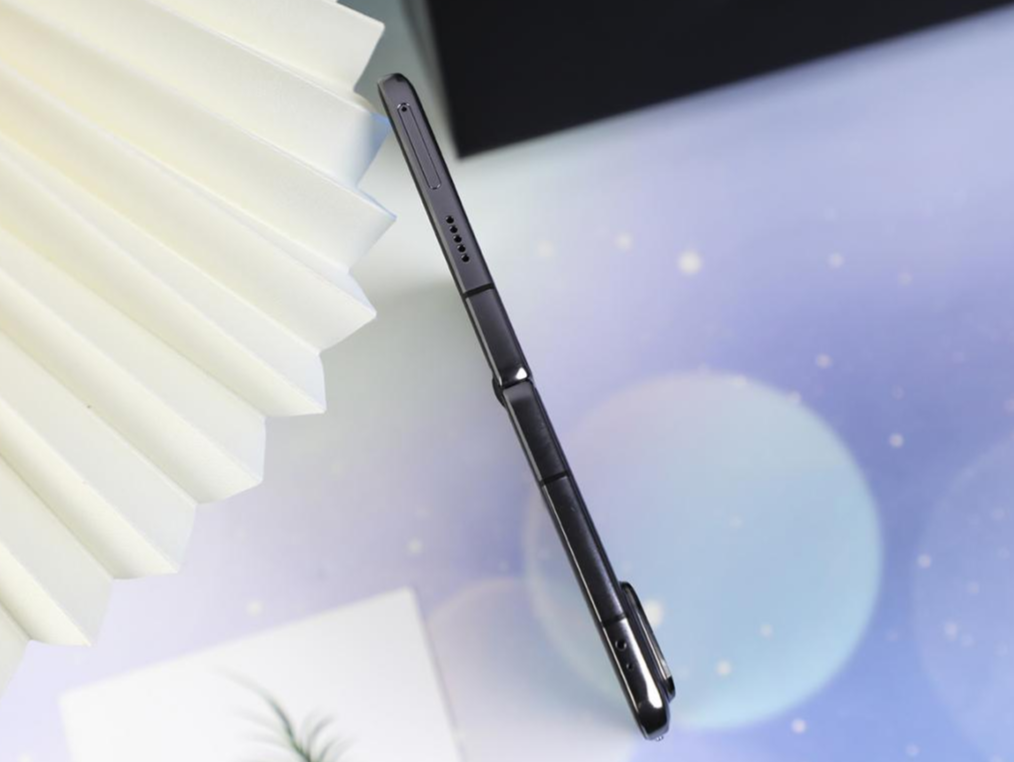 新一代旗舰折叠屏登场，游戏大神的全新利器的第6张示图