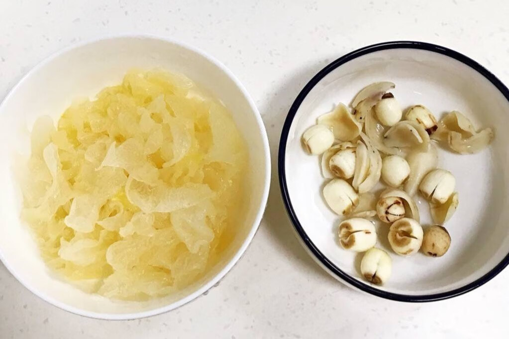 冬季多喝银耳汤,给身体补充水分,好喝颜值还高的第3张示图 冬季多喝银耳汤,给身体补充水分,好喝颜值还高的第3张示图