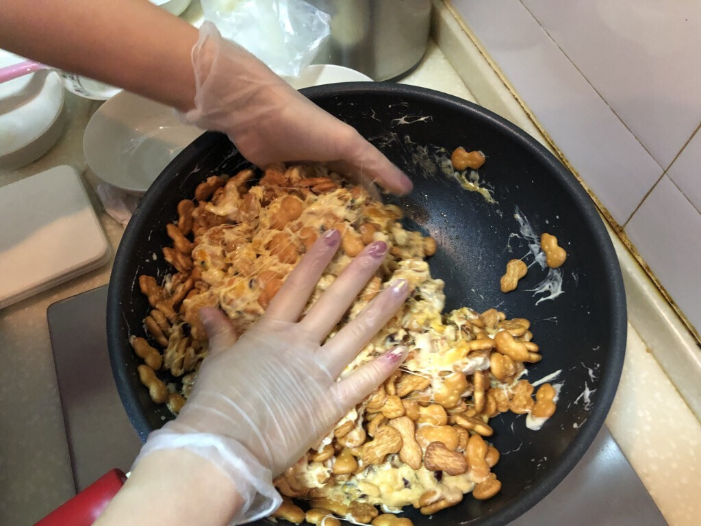 海苔肉松咸蛋黄雪花酥的第19张示图