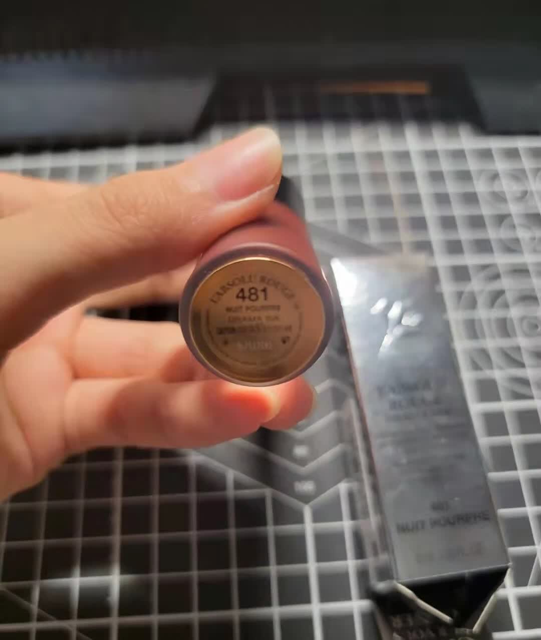 勾勒精致唇妆，兰蔻菁纯柔雾唇釉彰显不凡魅力的第3张示图