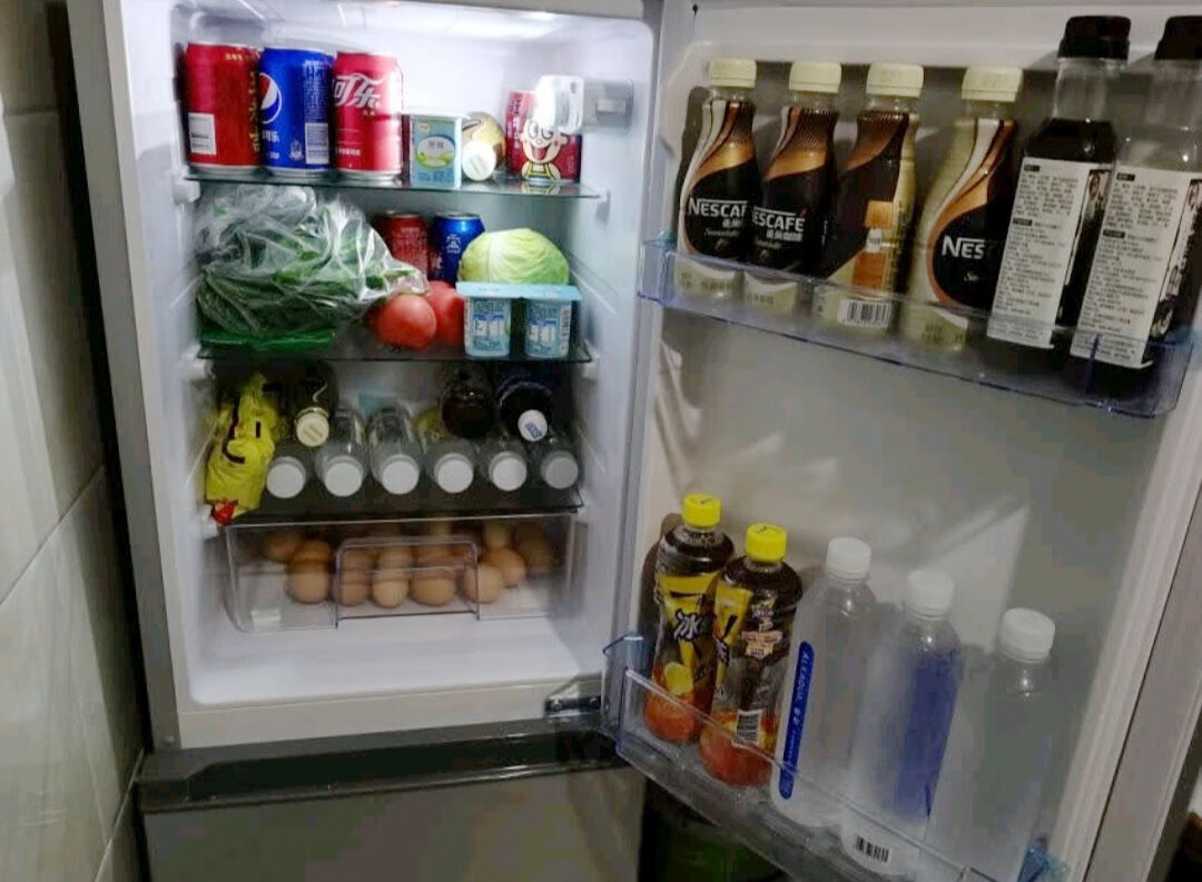 奥克斯146L双门冰箱，可容十天的食量的第3张示图