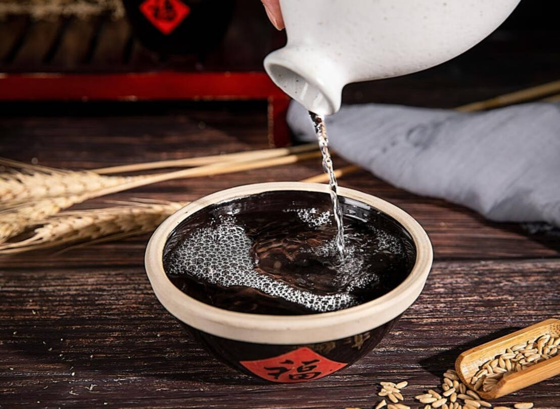 朋友聚会高级白酒不可少,让你体验醇厚清香好口感