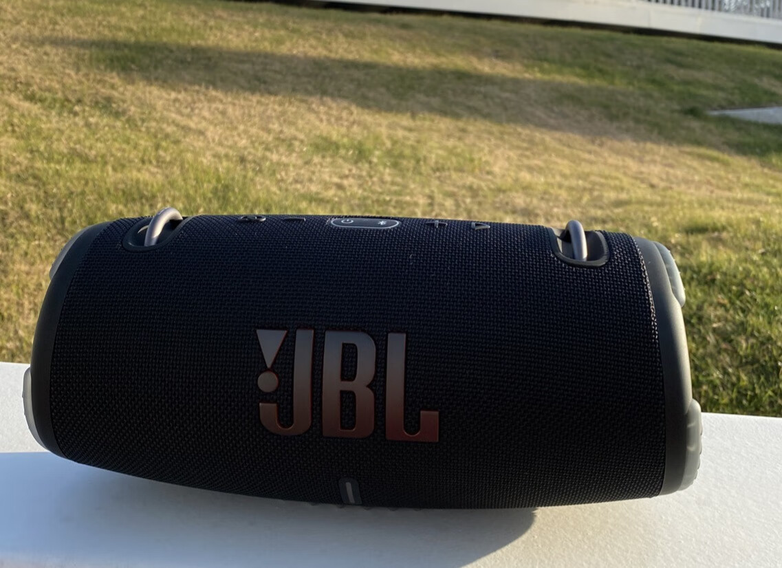 户外游玩以音乐陪伴：JBL系列便携蓝牙音箱带来震撼音质的第4张示图