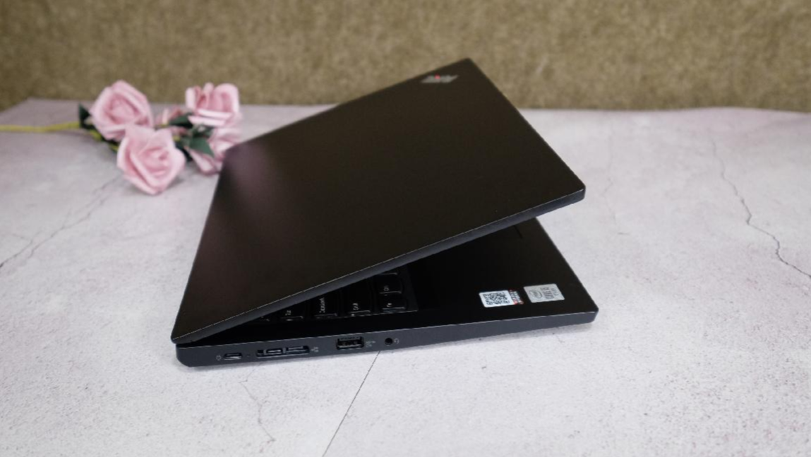 轻薄商务本的潮流之选：ThinkPad S2笔记本电脑测评的第2张示图