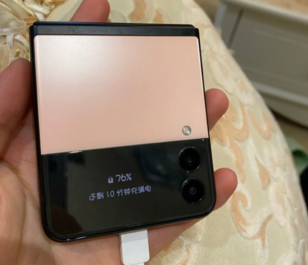 测评看看：三星Galaxy Z Flip3粉色款手机怎么样？的第1张示图