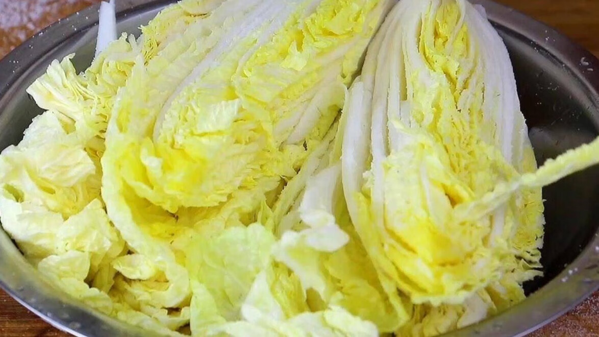 天冷白菜这样吃，我家每年都要做，脆爽开胃的第1张示图