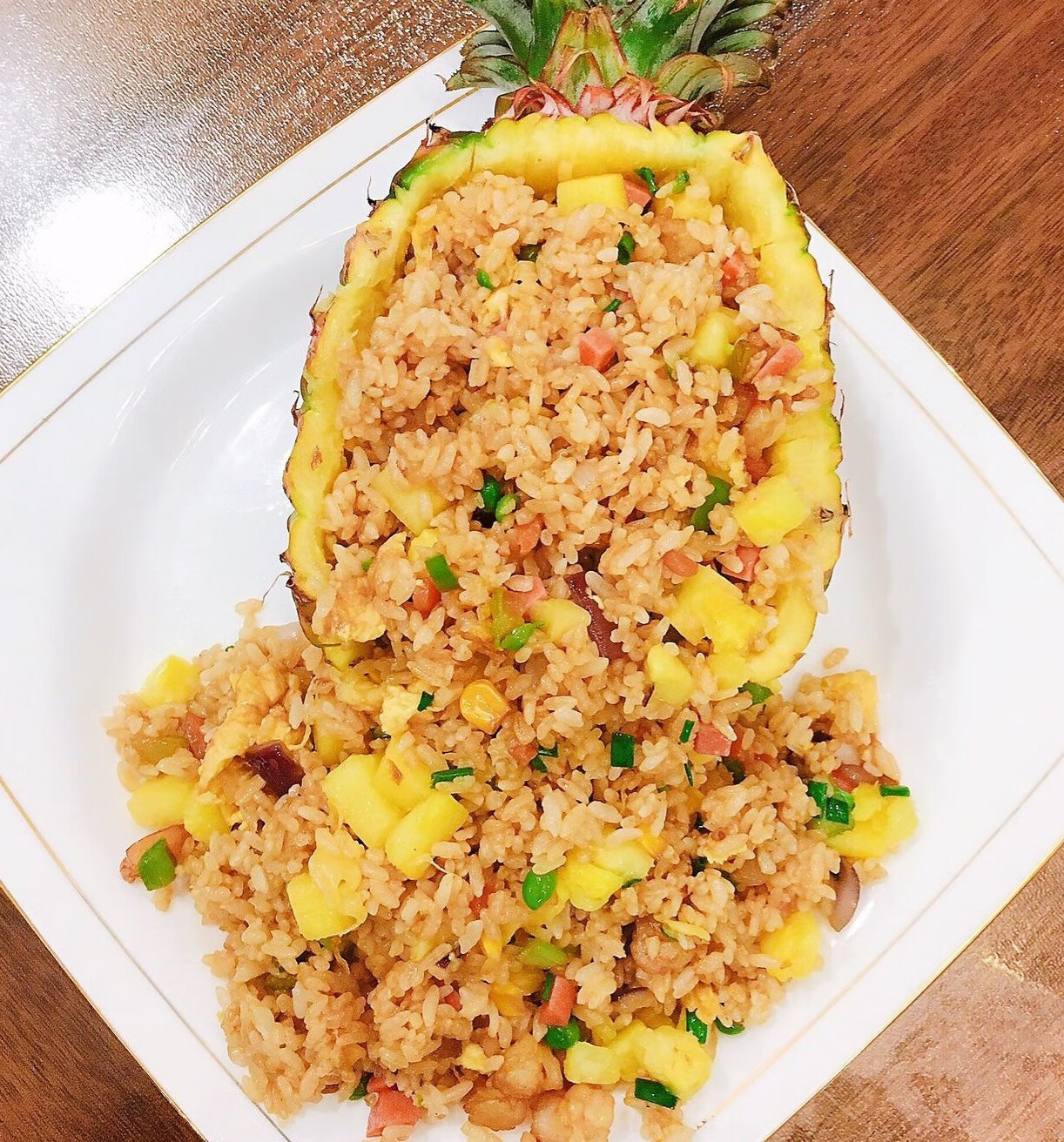 这才是菠萝炒饭的正确做法,鲜香味美,大人小孩都爱吃!的第2张示图 这才是菠萝炒饭的正确做法,鲜香味美,大人小孩都爱吃!的第2张示图