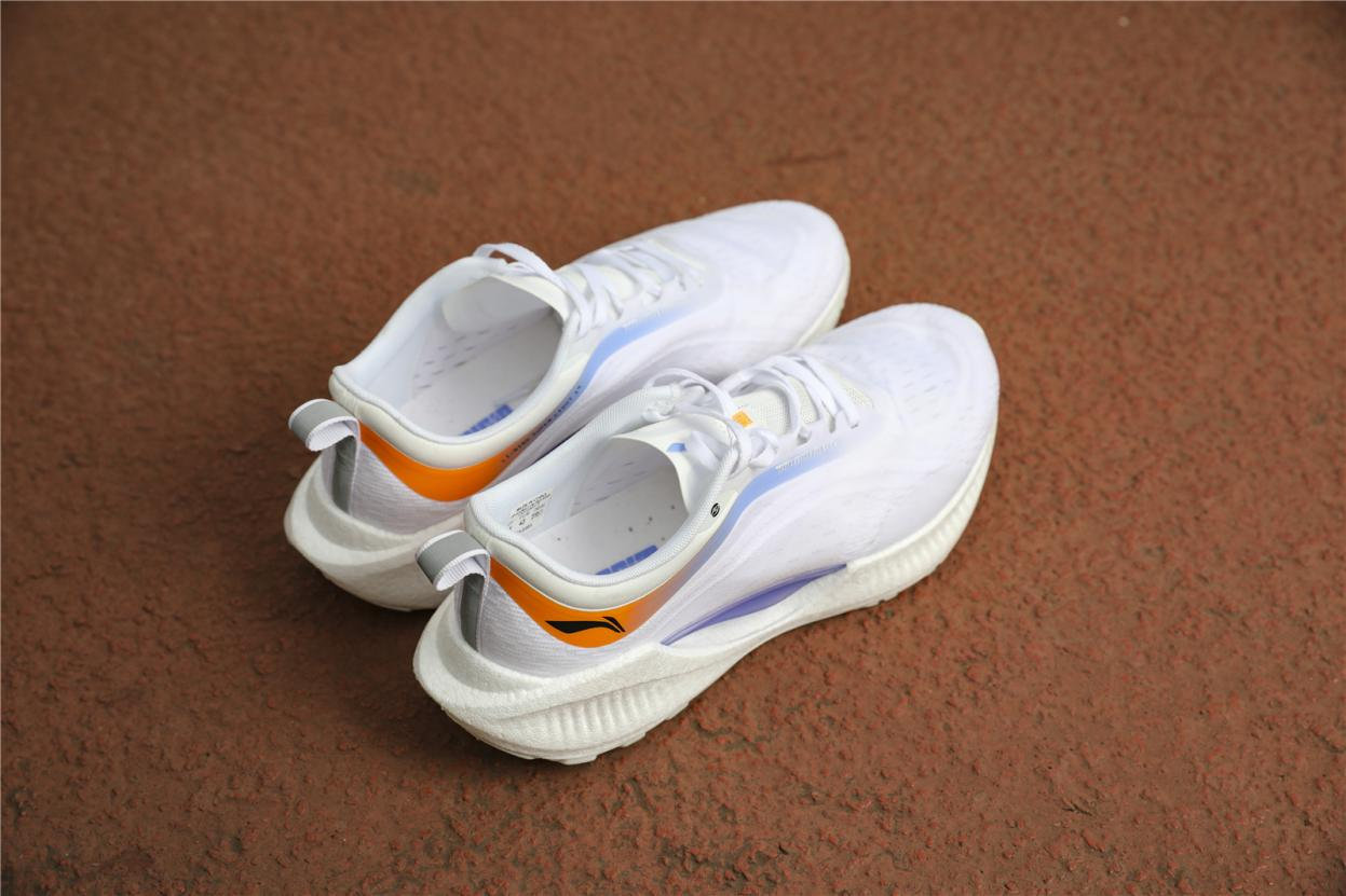 李宁超轻19代，轻功了得更具时尚内涵-JinMo之家