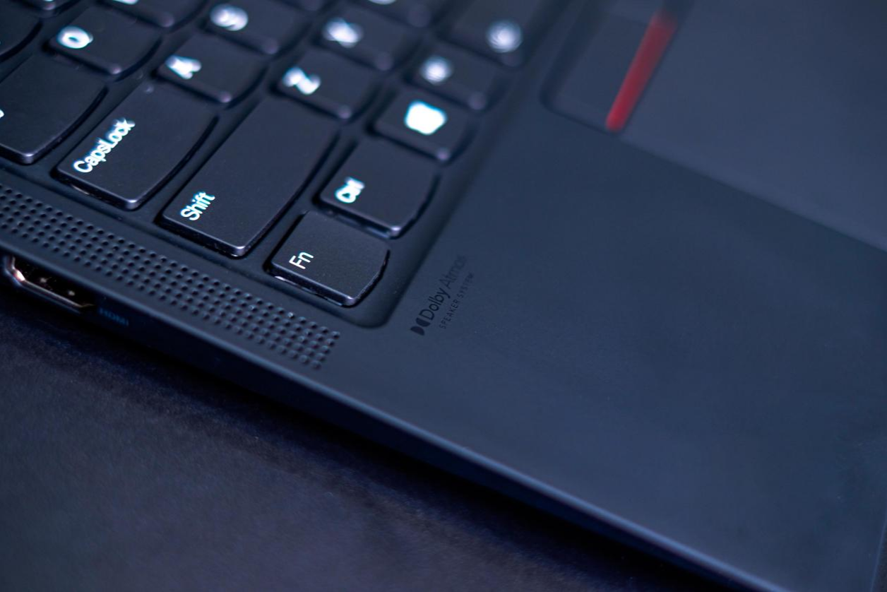 ThinkPad X1 Carbon笔记本怎么样？让它为你开启职场中轻奢之旅的大门的第5张示图