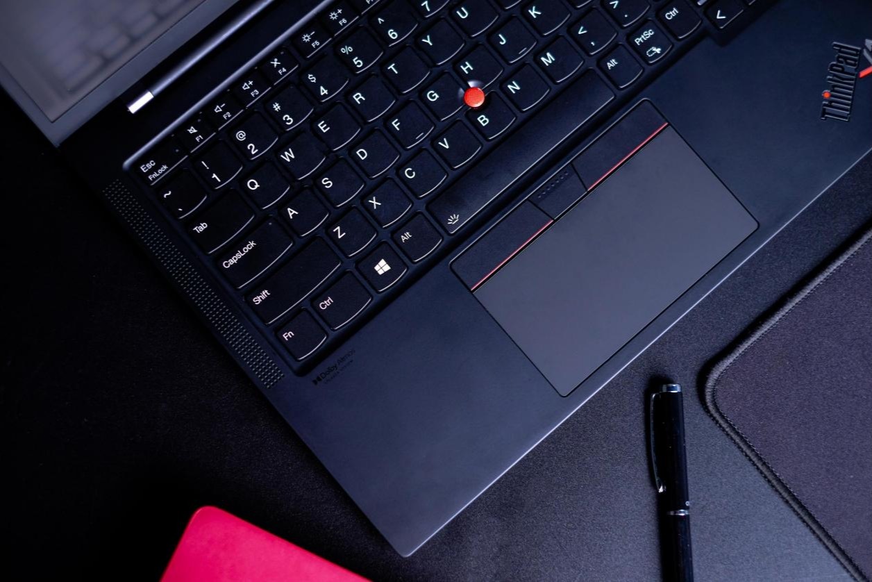 ThinkPad X1 Carbon笔记本怎么样？让它为你开启职场中轻奢之旅的大门的第8张示图