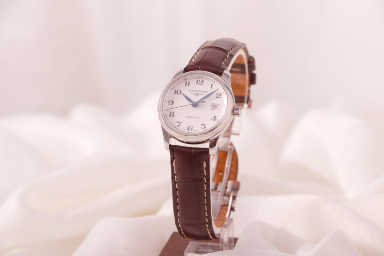 大气棕遇见优雅蓝，浪琴表名匠腕表，点缀简约高级感穿搭！-JinMo之家