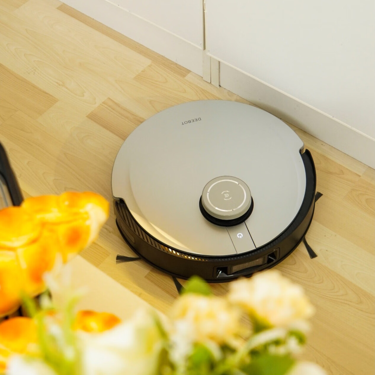 OMNI扫地机器人，全自动拖扫清洗，让家更有生活气息的第3张示图